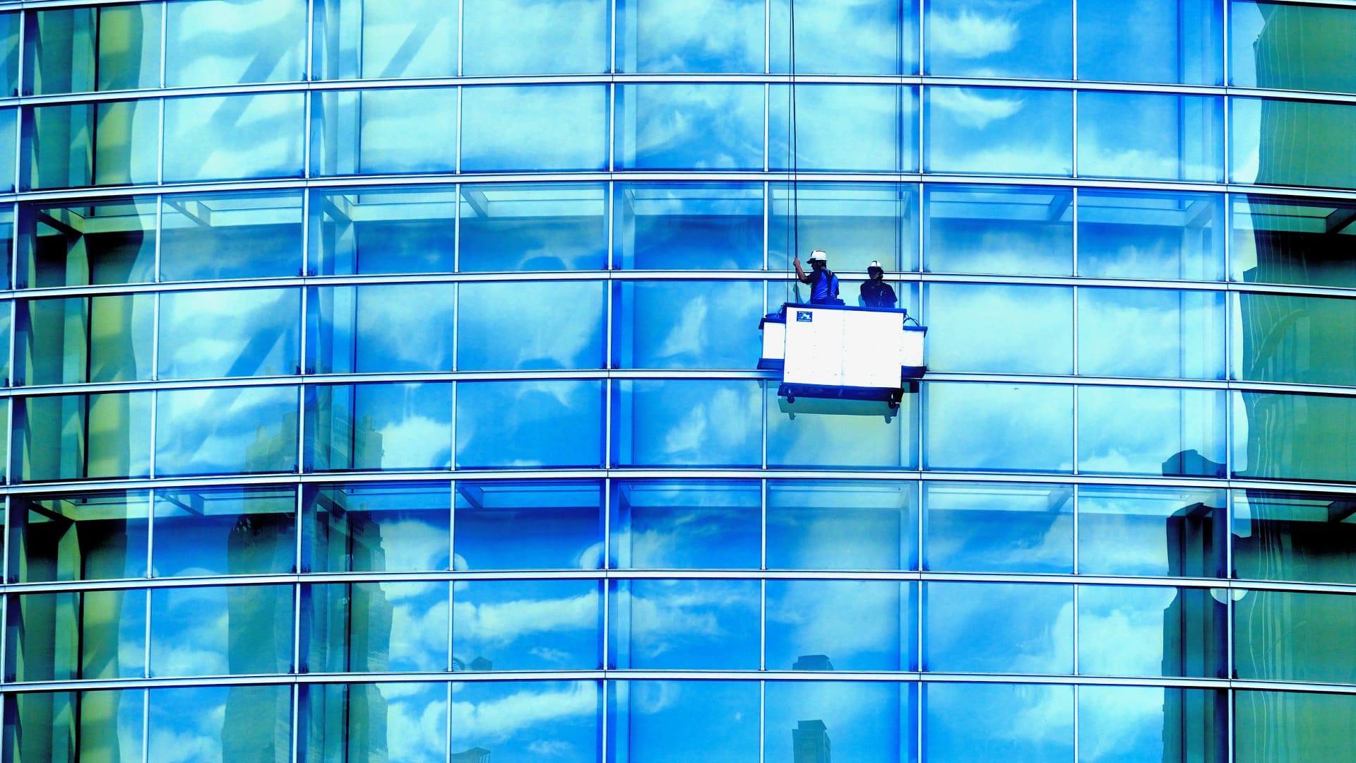 ビルの窓の清掃業務